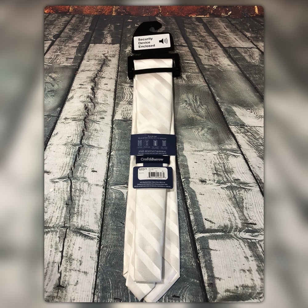 ๐ Menโs White Croft & Borrow Tie - Picture 6 of 6